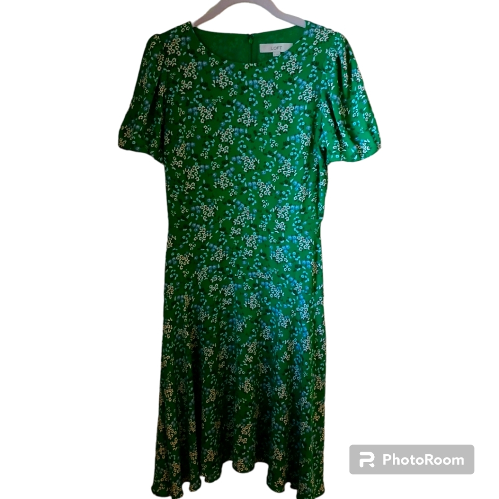 Loft Women's Green Floral Fit And Flair Dress With Pleated Sleeve Detail…